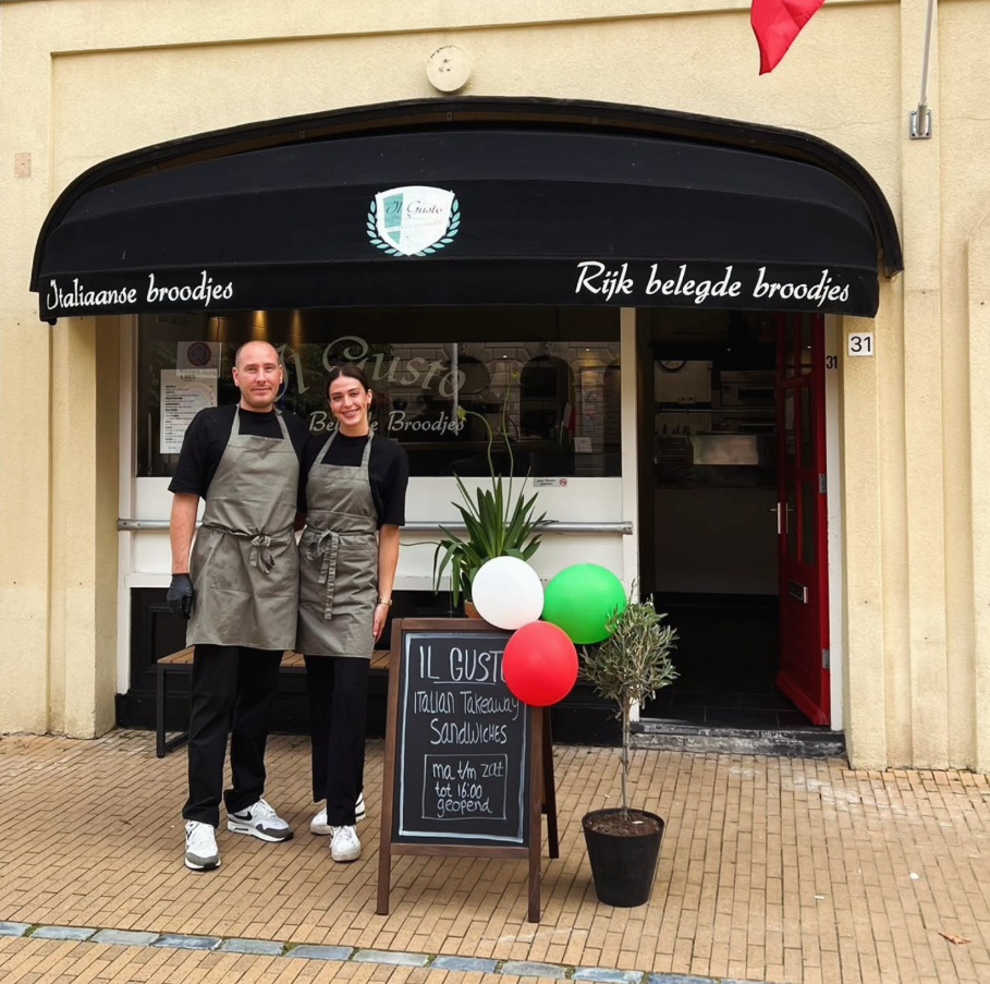 De eigenaren van Il Gusto voor de winkel in Groningen